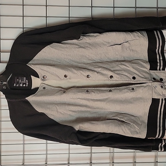 Gap Men's Sweater Snap Buttons Size Large Two Shades of Gray - Picture 2 of 7